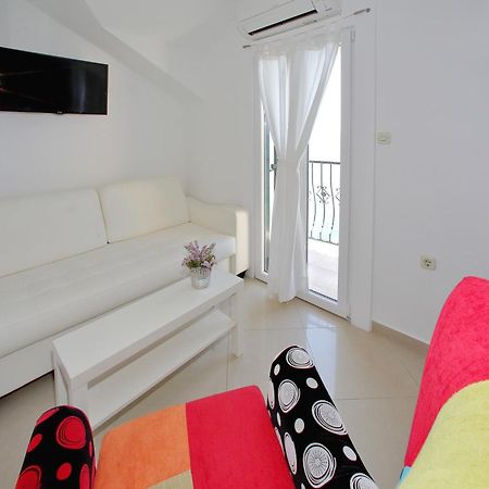 Apartments Nina Бибине Екстериор снимка