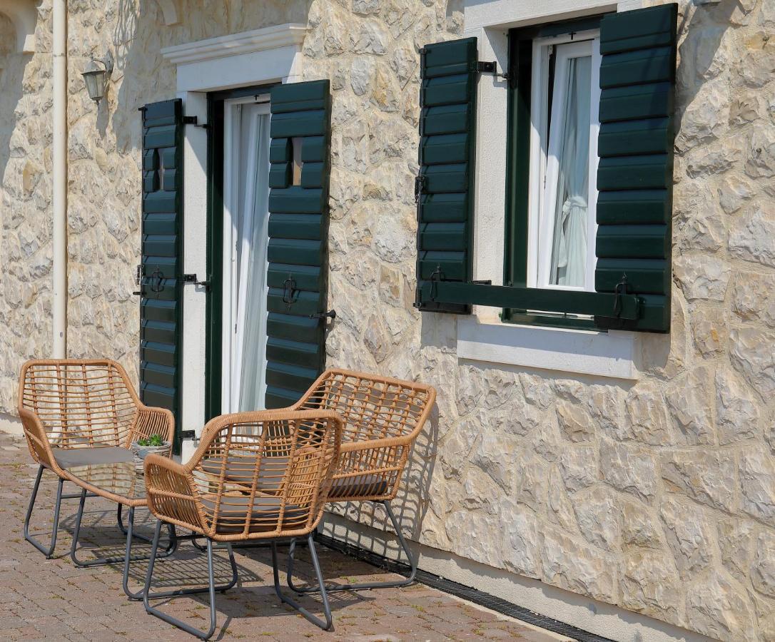 Apartments Nina Бибине Екстериор снимка