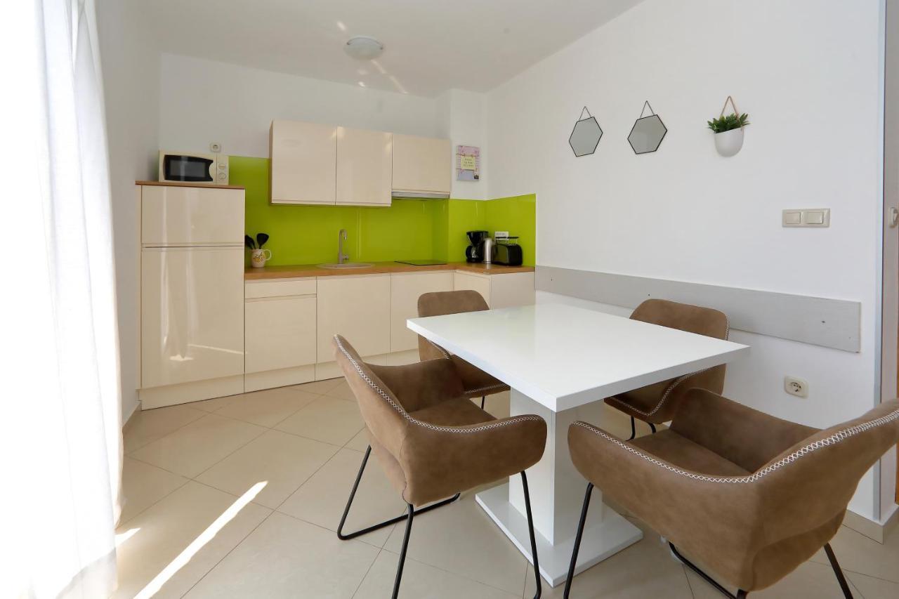 Apartments Nina Бибине Екстериор снимка