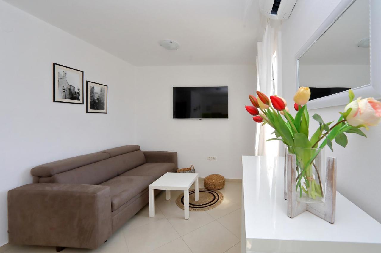 Apartments Nina Бибине Екстериор снимка