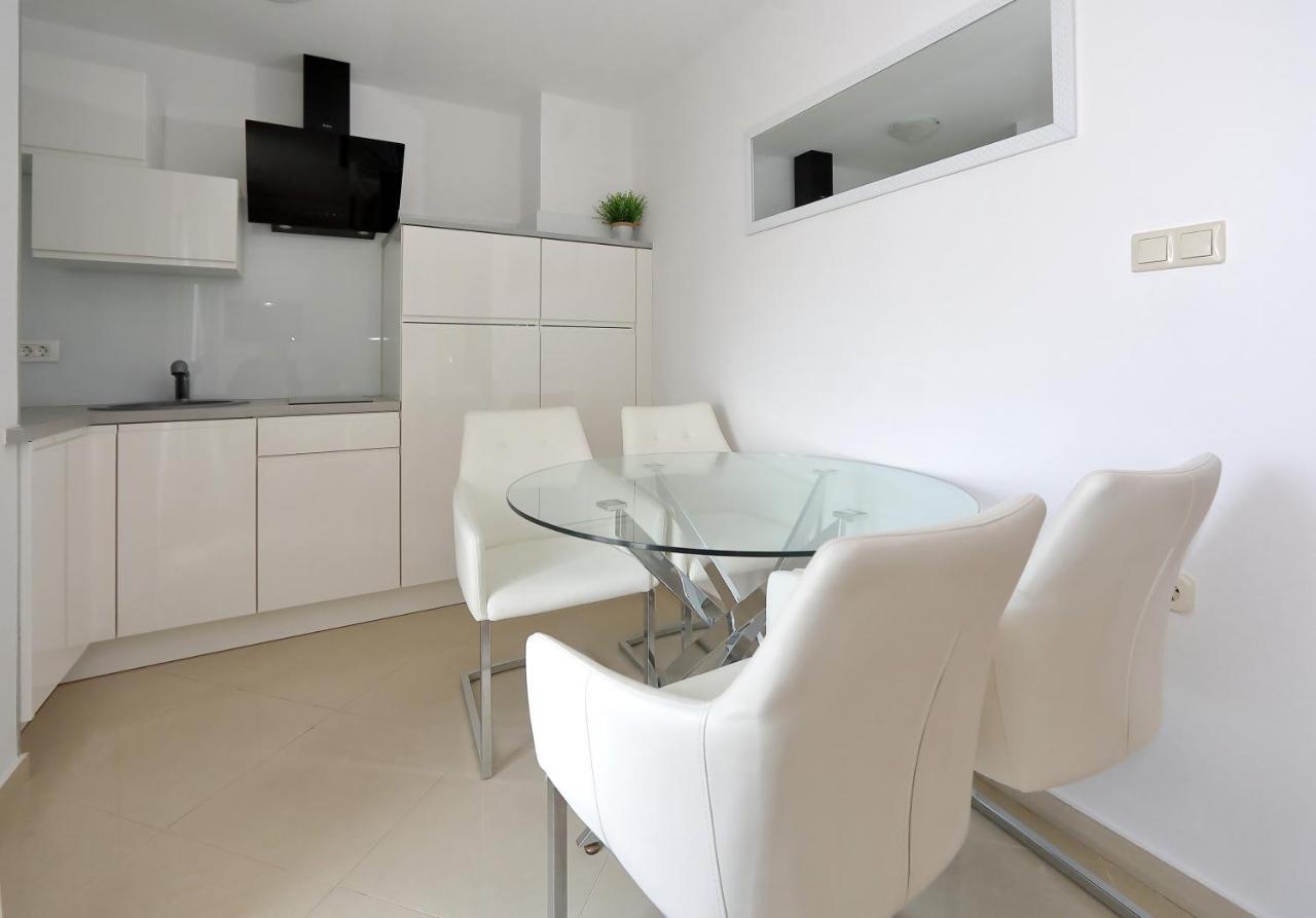 Apartments Nina Бибине Екстериор снимка
