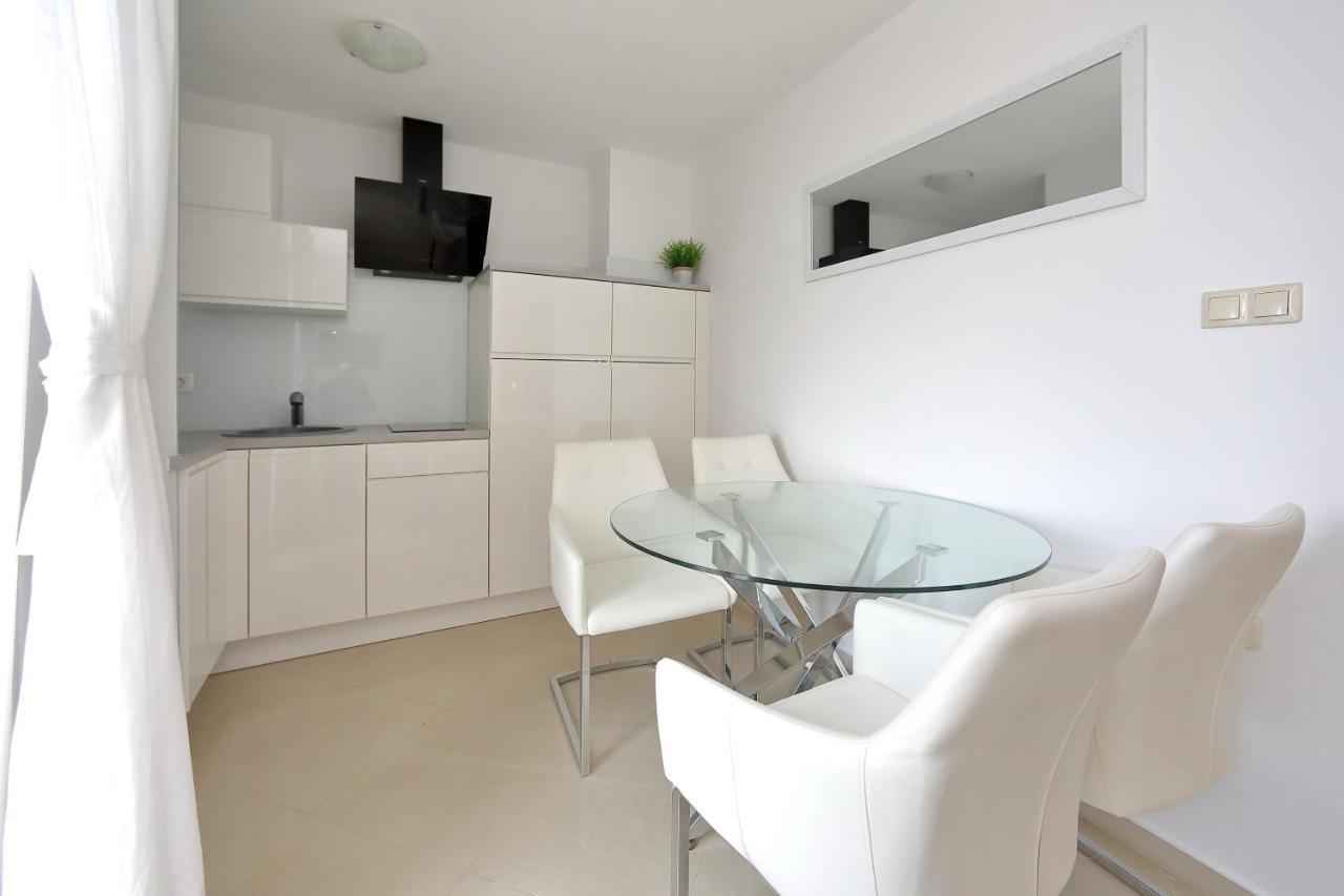 Apartments Nina Бибине Екстериор снимка