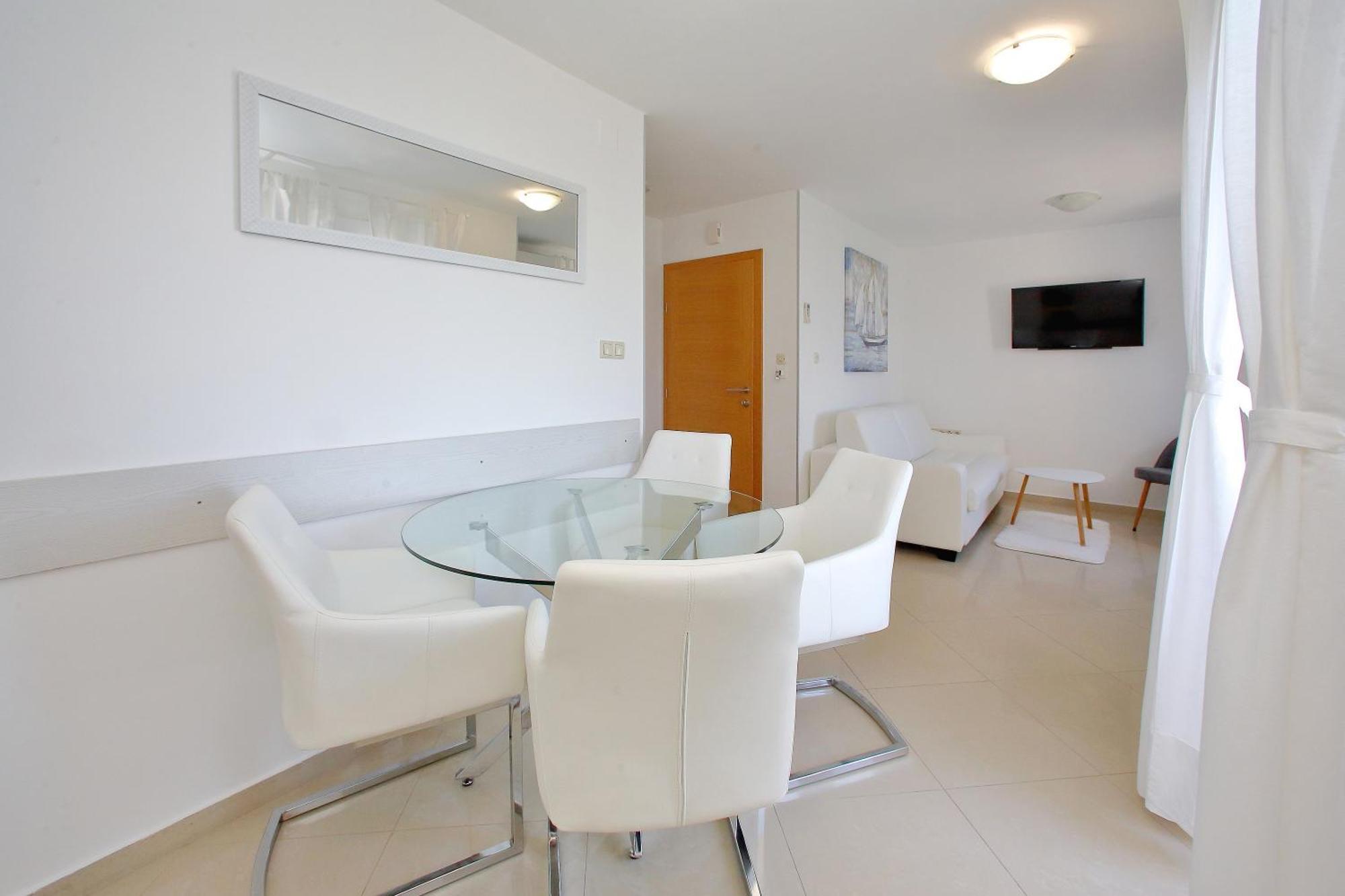 Apartments Nina Бибине Екстериор снимка