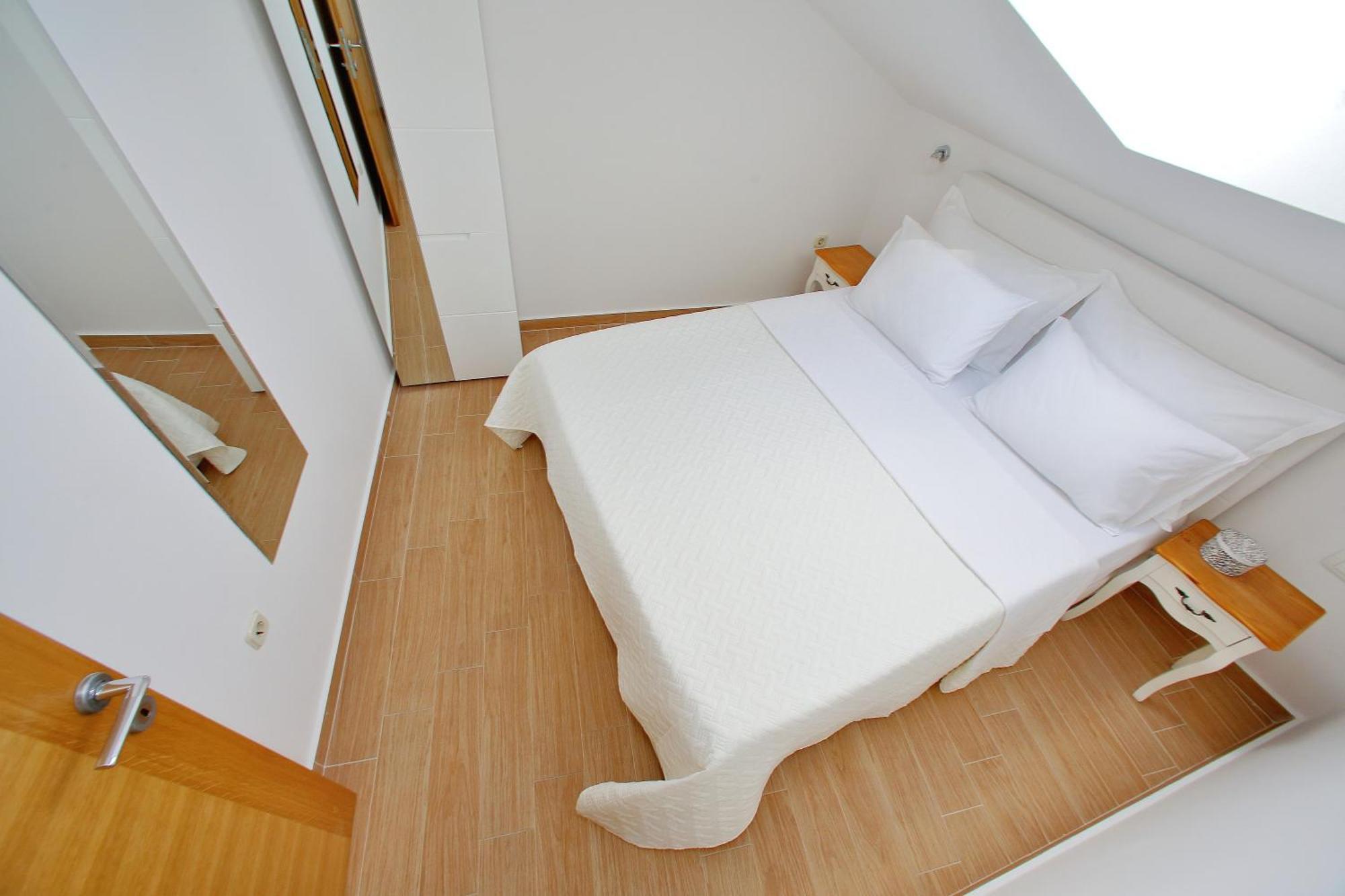 Apartments Nina Бибине Екстериор снимка