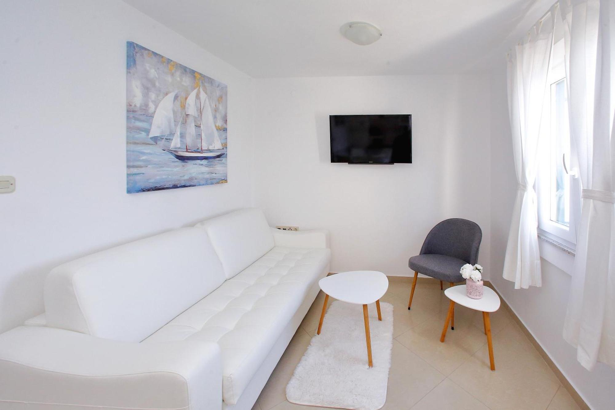 Apartments Nina Бибине Екстериор снимка