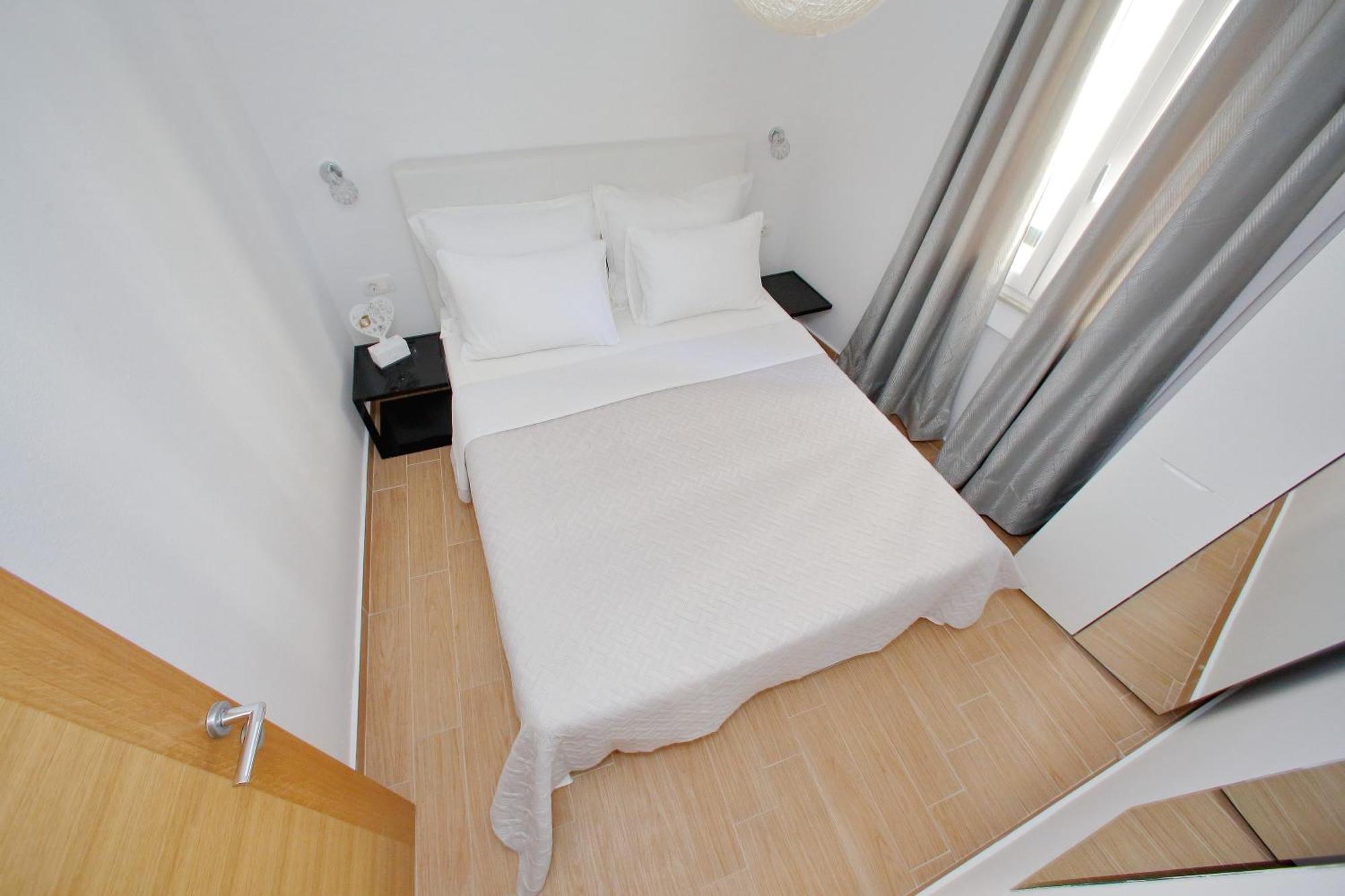 Apartments Nina Бибине Екстериор снимка