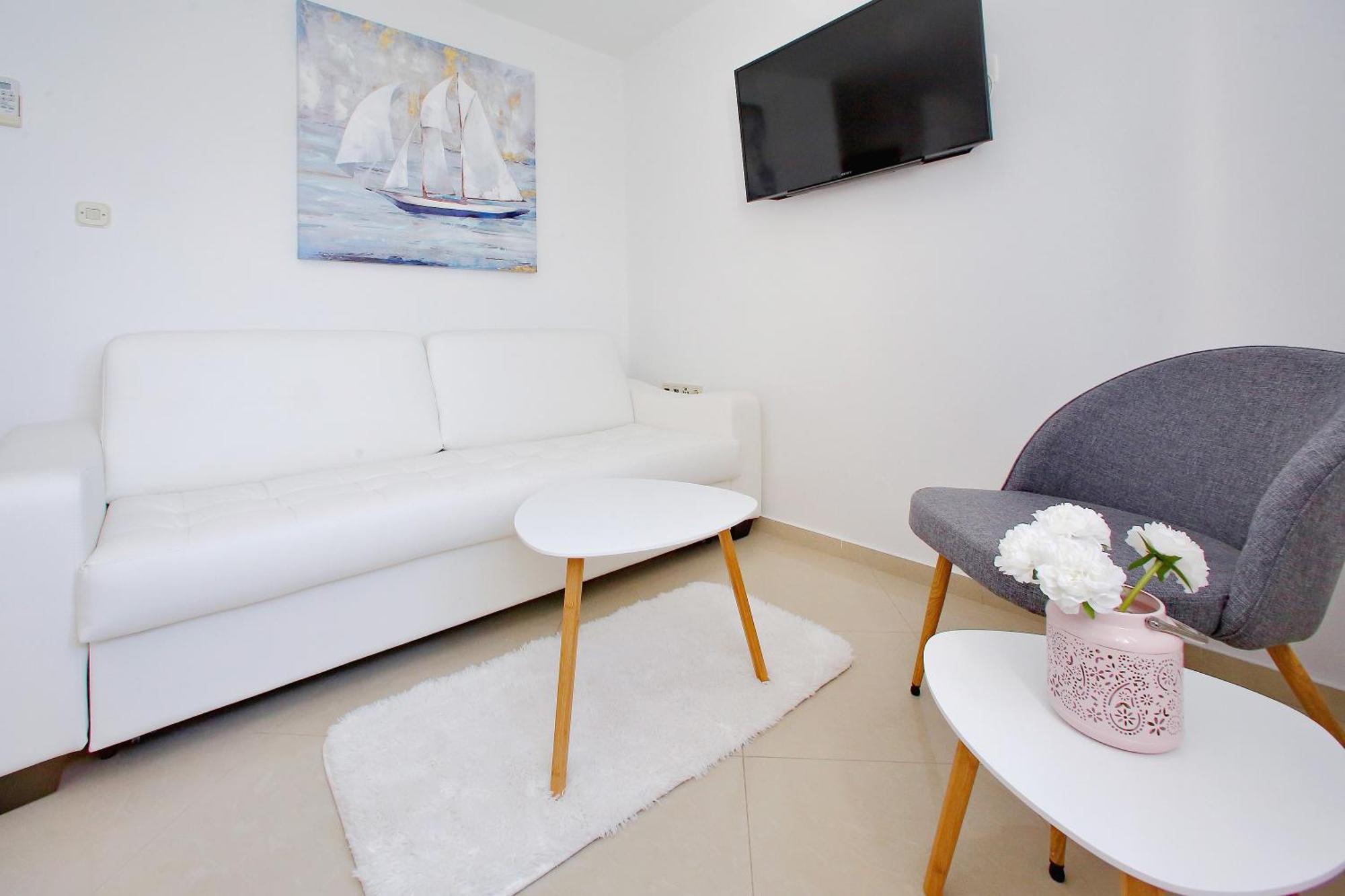 Apartments Nina Бибине Екстериор снимка