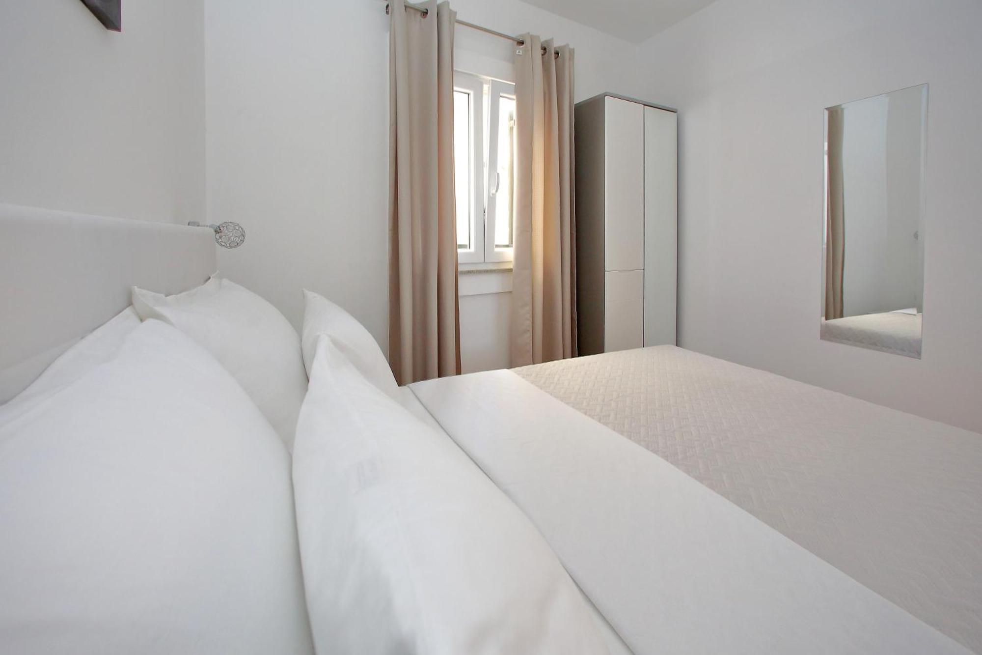 Apartments Nina Бибине Екстериор снимка