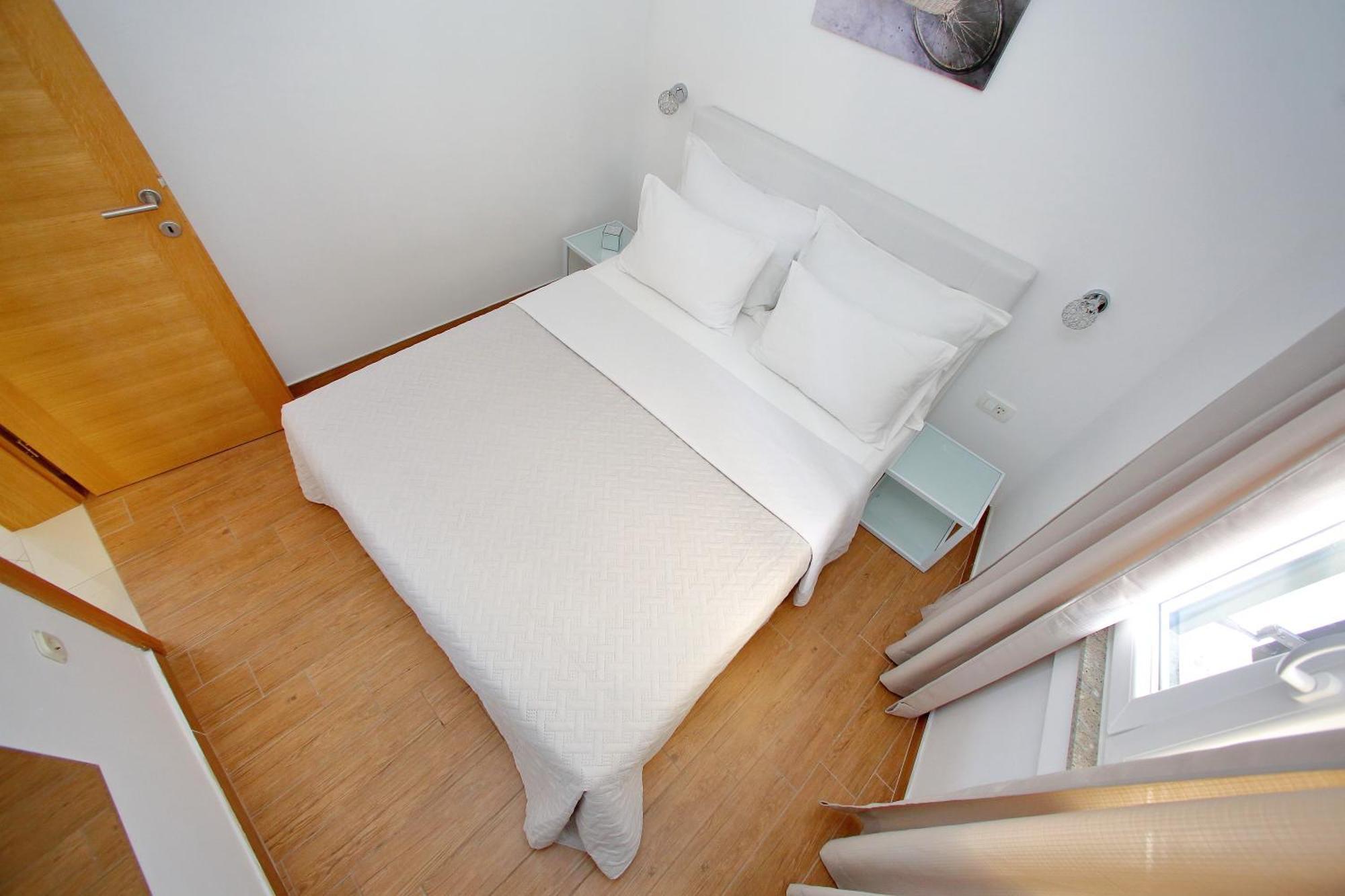 Apartments Nina Бибине Екстериор снимка